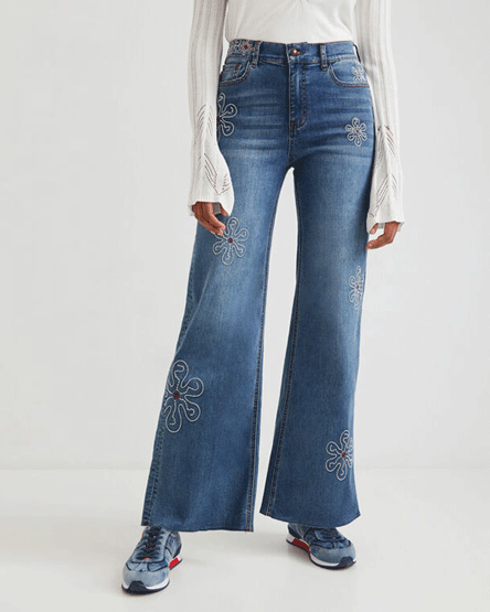DESIGUAL EMBROIDERED FLARED WIDE LEG JEANS 7 Womens Clothing & Fashion