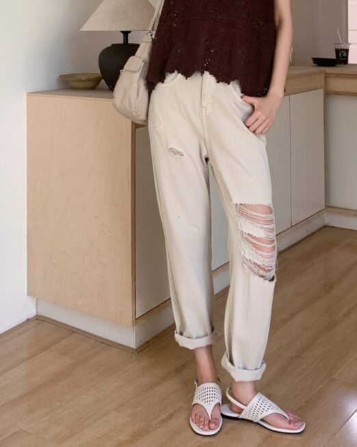 beige jeans 522x652 Womens Clothing & Fashion   Online & Offline