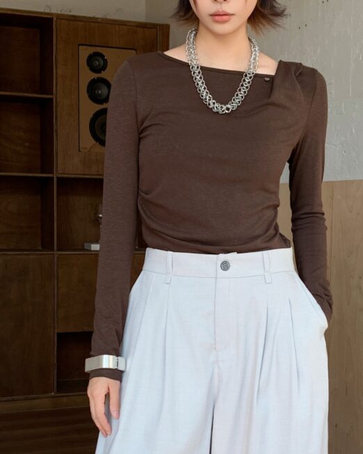 MELANI PLEATED DETAIL TOP