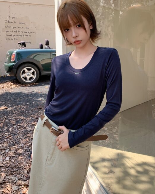 MELANI ROUND NECK TEE IN NAVY