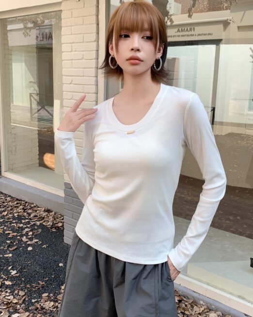 MELANI ROUND NECK TEE IN WHITE