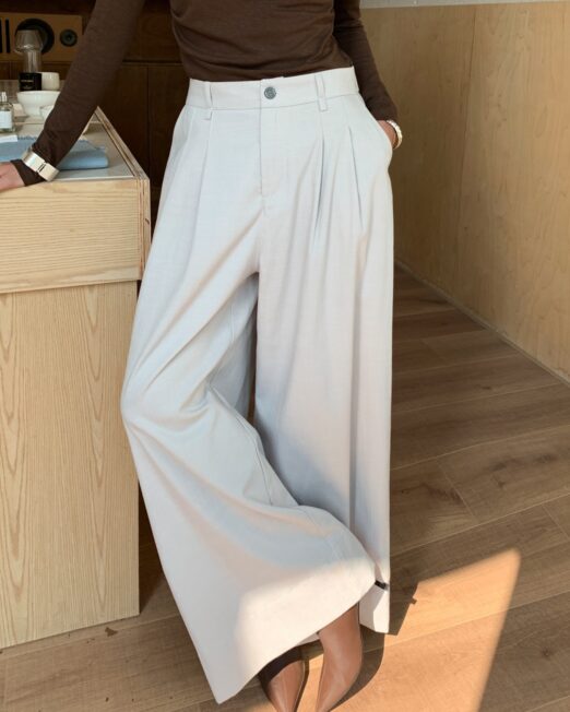 MELANI PLEATED WIDE LEG TROUSERS IN BEIGE