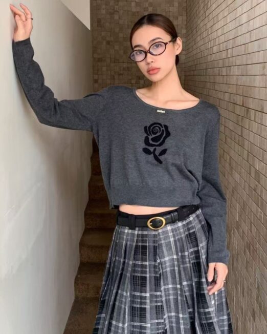 MELANI ROSE PATTERN SWEATER